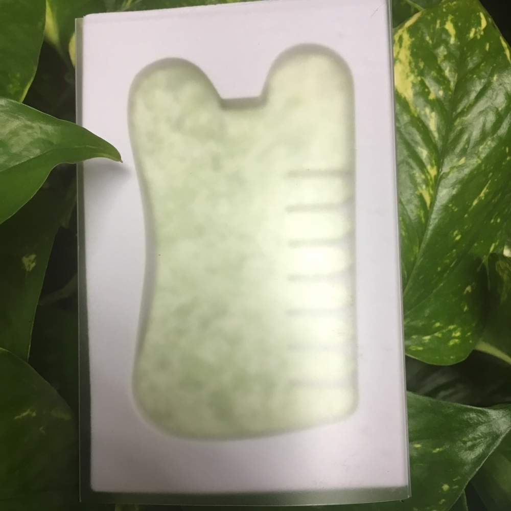 Jade comb